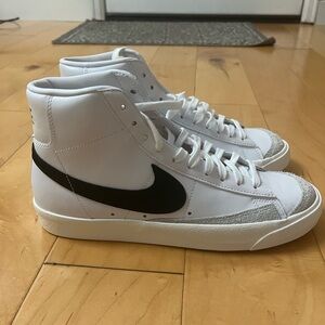 Women’s Nike White Gray Mid High-Top Sneakers 10.5 Size